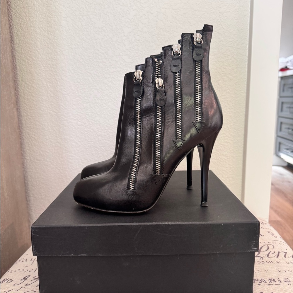 Giuseppe Zanotti Black Zipper Heeled Boots